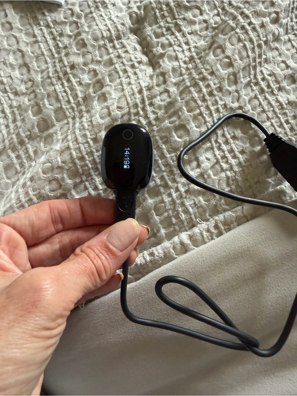 Smart Pulse Oximeter with App - Black and Gray - Picture 8 of 14